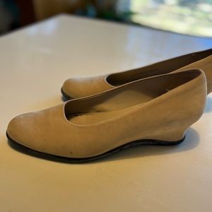 Arche women’s nude slip on, size 7.